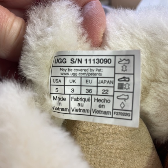 New in box. UGG Women’s Diara Boot Slipper Chestnut Size 5 - Picture 7 of 8